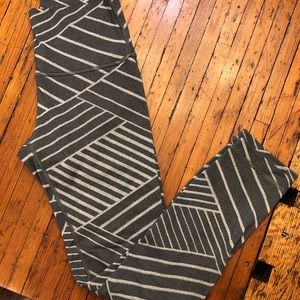 Size 6 lululemon wunder unders